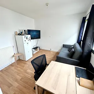 Petit Etudiant Sur La Canal De L'ourcq Appartement Paris